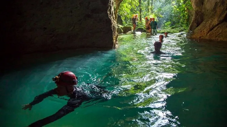 Actun Tunichil Muknal: Explora la Misteriosa Cueva Maya del Inframundo en Belice