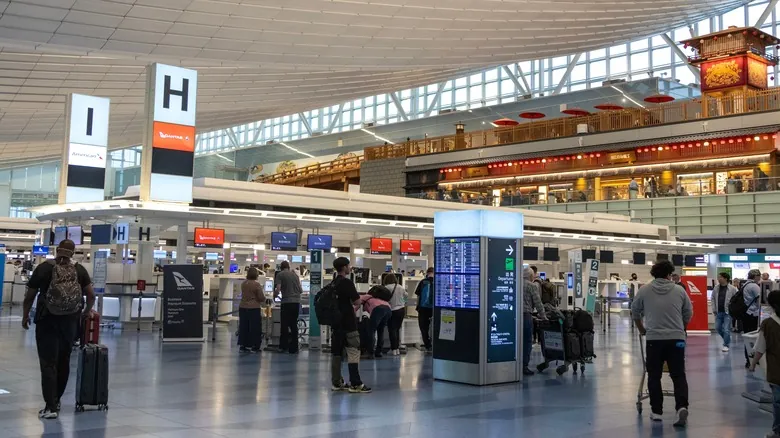 Aeropuerto de Haneda: El Secreto de la Limpieza Impecable y la Eficiencia Japonesa