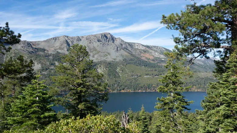 Angora Lakes: Un Paraíso Alpino Oculto Cerca de Lake Tahoe