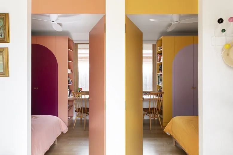 Arquitectura Familiar: Cómo una Casa se Adapta al Crecimiento con Diseño Inteligente y Color