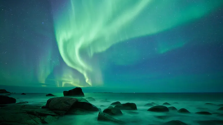 Auroras Boreales y Australes: El Fascinante Origen y Diversidad de las Luces del Cielo