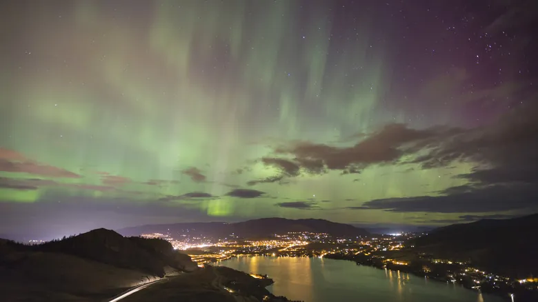 Auroras Boreales y Australes: El Fascinante Origen y Diversidad de las Luces del Cielo