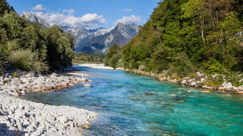 Aventura Subterránea en Eslovenia: Kayak en la Montaña Peca y Encantos del Valle de Soča