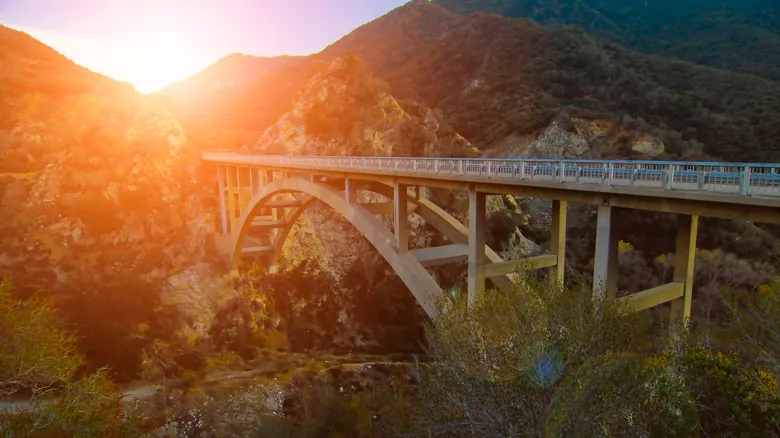 Azusa: El Encanto Escondido de California, entre Naturaleza y Comunidad