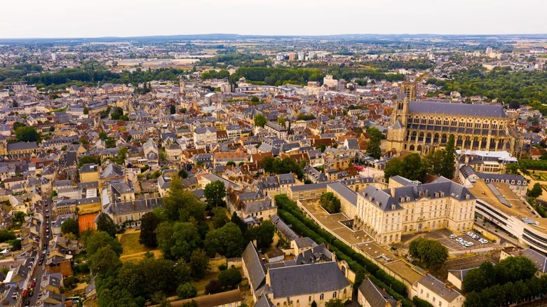 Bourges: Un Tesoro de Arte, Historia y Cultura en el Corazón de Francia