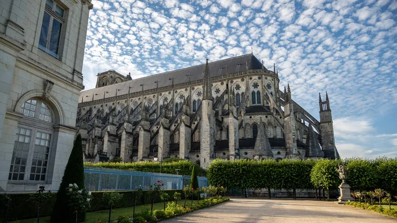 Bourges: Un Tesoro de Arte, Historia y Cultura en el Corazón de Francia
