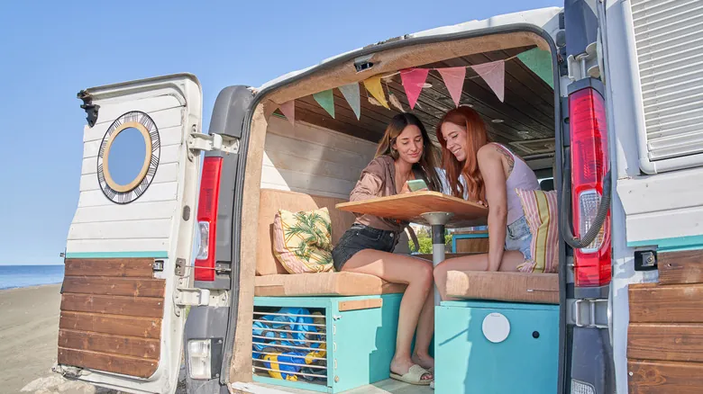 Campamentos Van Life: Creando Comunidad y Conexión para Nómadas en Ruta