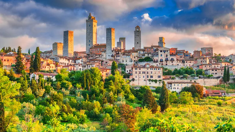 Camping en Toscana: Guía Definitiva de Parques y Glamping para Aventuras Naturales en Italia
