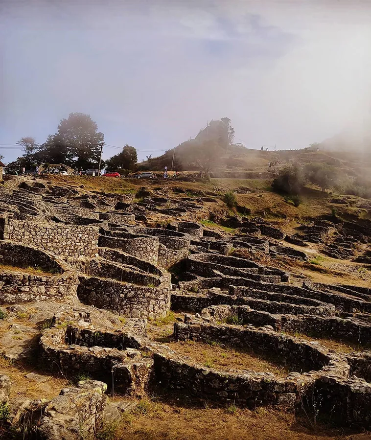 Castro de Santa Tecla: Explorando el Legado Arquitectónico Prerromano en Galicia