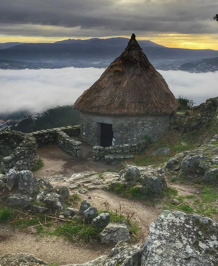 Castro de Santa Tecla: Explorando el Legado Arquitectónico Prerromano en Galicia
