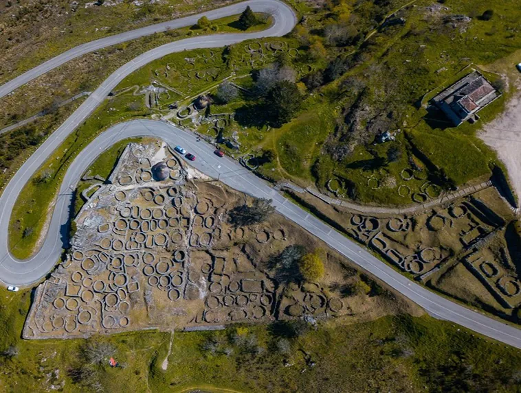 Castro de Santa Tecla: Explorando el Legado Arquitectónico Prerromano en Galicia