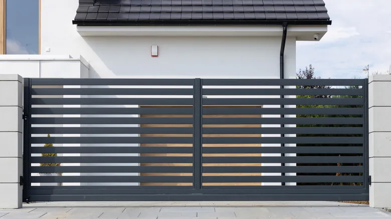 Cercas Horizontales vs. Verticales: Guía Completa para la Elección de su Cerco Exterior