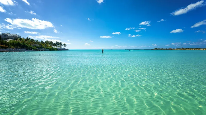 Chalk Sound, Islas Turcas y Caicos: Un Paraíso Natural de Aguas Turquesas y Tranquilidad Incomparable