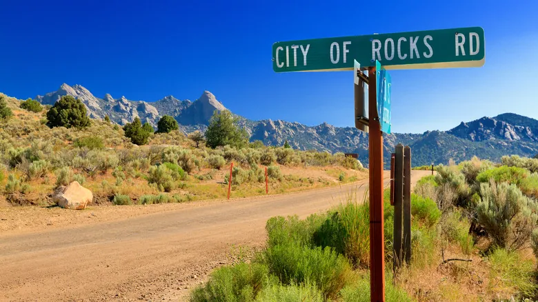 City of Rocks, Idaho: Guía Definitiva de Aventura y Naturaleza en la "Ciudad Silenciosa"