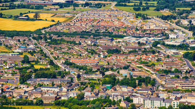 Clonmel, Irlanda: Un Viaje Evergreen al Corazón Histórico y Natural de Tipperary