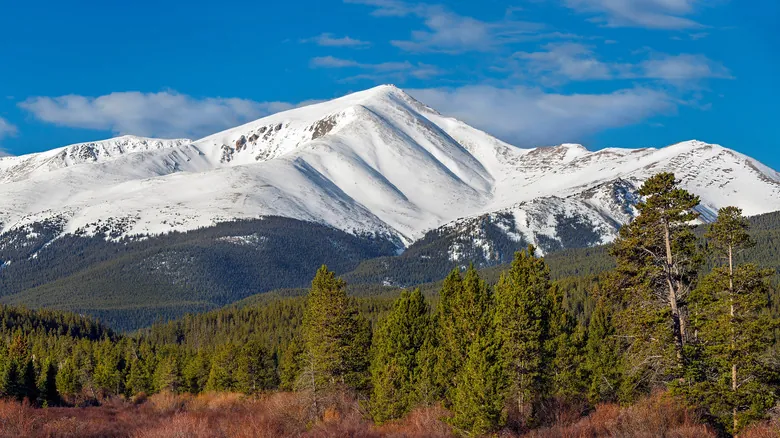 Conquista las Cumbres: Guía Esencial para las 5 Montañas Más Altas de EE. UU.
