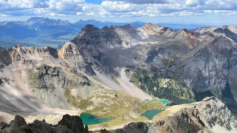 Conquista las Cumbres: Guía Esencial para las 5 Montañas Más Altas de EE. UU.