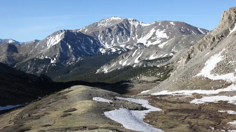Conquista las Cumbres: Guía Esencial para las 5 Montañas Más Altas de EE. UU.