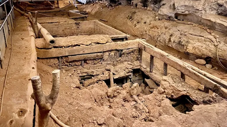 Cueva Mammoth: Un Viaje Fascinante por la Historia, Geología y Vida Subterránea