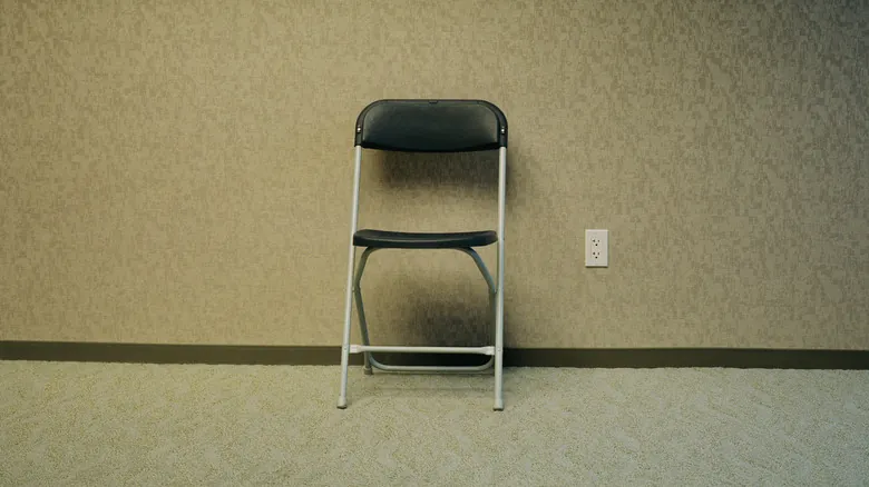 De Símbolo de Estatus a Comodidad Universal: La Evolución de la Silla Plegable a Través de la Historia