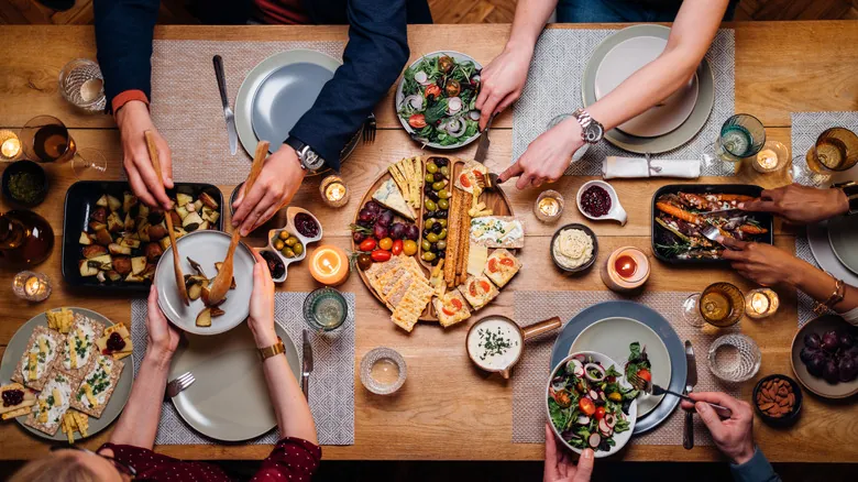 Decora con Éxito: Elige la Mesa de Comedor Perfecta para Cada Espacio