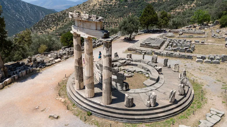 Descubriendo la Grecia Ancestral: Un Viaje a Través de sus Sitios Arqueológicos Más Emblemáticos