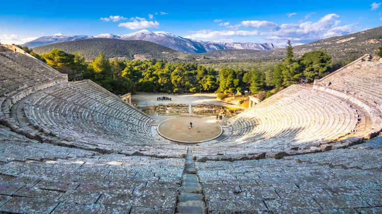 Descubriendo la Grecia Ancestral: Un Viaje a Través de sus Sitios Arqueológicos Más Emblemáticos