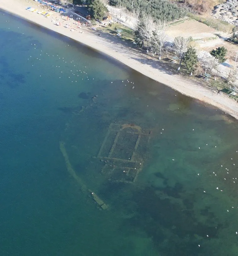 Descubrimiento Arqueológico: La Misteriosa Basílica Sumergida del Lago Iznik en Turquía