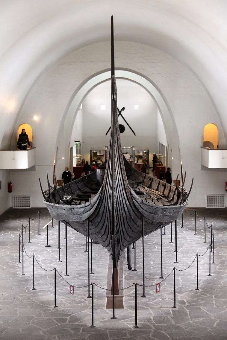 Descubrimiento del Barco de Oseberg: Un Tesoro Vikingo Inigualable en Noruega