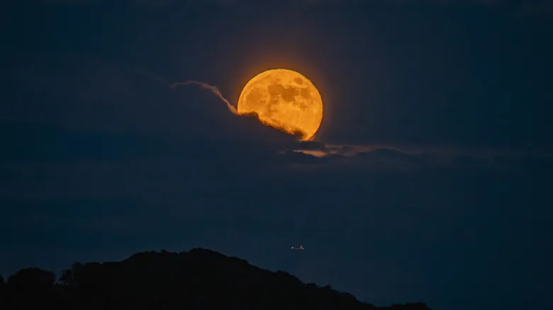 Desvelando el Origen de la Luna: La Teoría del Gran Impacto y el Enigma Isotópico