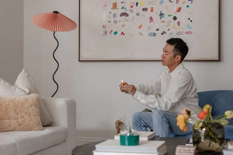 Diseño de Interiores Personalizado: El Minimalismo Californiano en el Hogar de David Samuel Ko