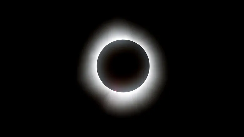 Eclipses Solares Totales: El Inevitable Viaje de la Luna y el Futuro del Fenómeno