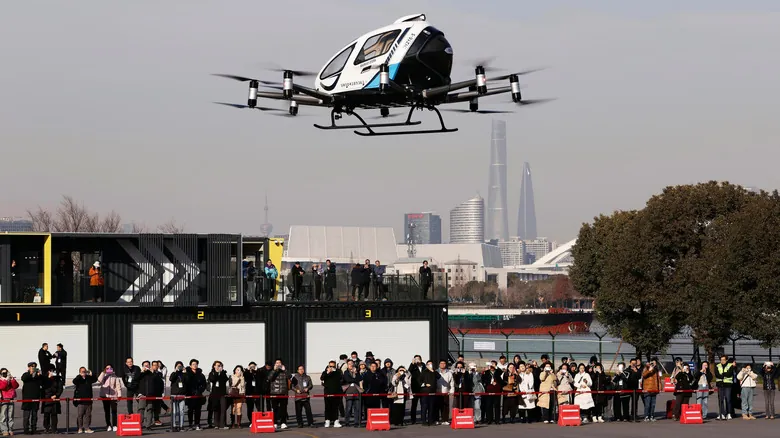 El Amanecer de la Movilidad Aérea Urbana: ¿Están los Taxis Voladores Transformando el Transporte?