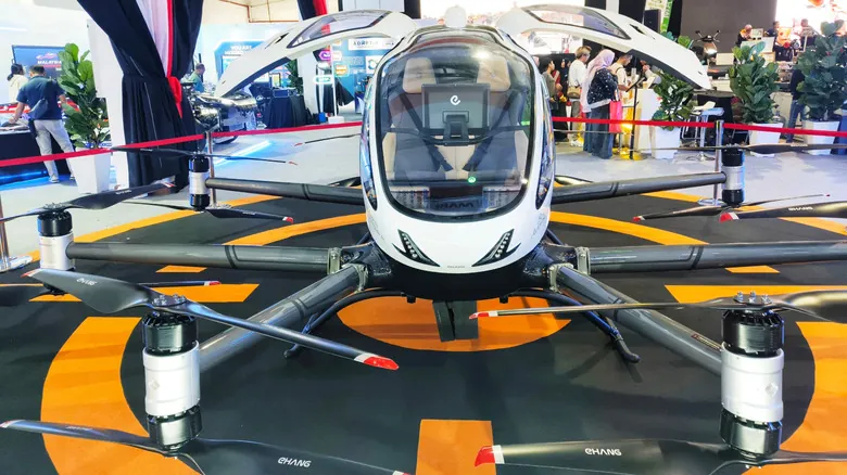 El Amanecer de la Movilidad Aérea Urbana: ¿Están los Taxis Voladores Transformando el Transporte?