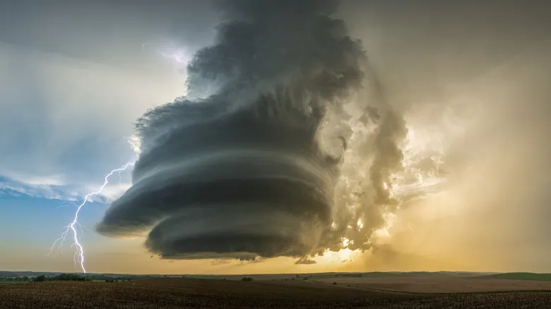 El Corazón de la Tormenta: ¿Por Qué Kansas es el Epicentro Mundial de los Tornados?