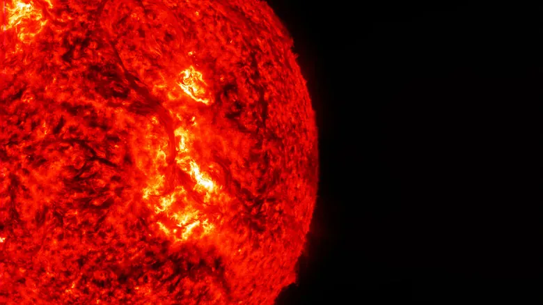 El Futuro del Sol: ¿Explotará o se Convertirá en Gigante Roja? Un Análisis Cósmico