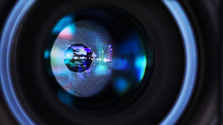 El Misterio de las Estrellas Ausentes: ¿Por Qué No Siempre se Ven en Fotos del Espacio?