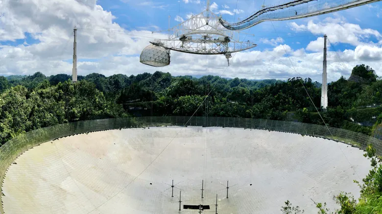 El Observatorio de Arecibo: El Gigante de 'GoldenEye' y su Legado Científico Inolvidable