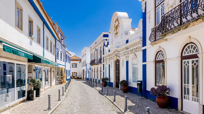 Ericeira, Portugal: Un Paraíso Costero entre Olas Épicas y Tradición Viva