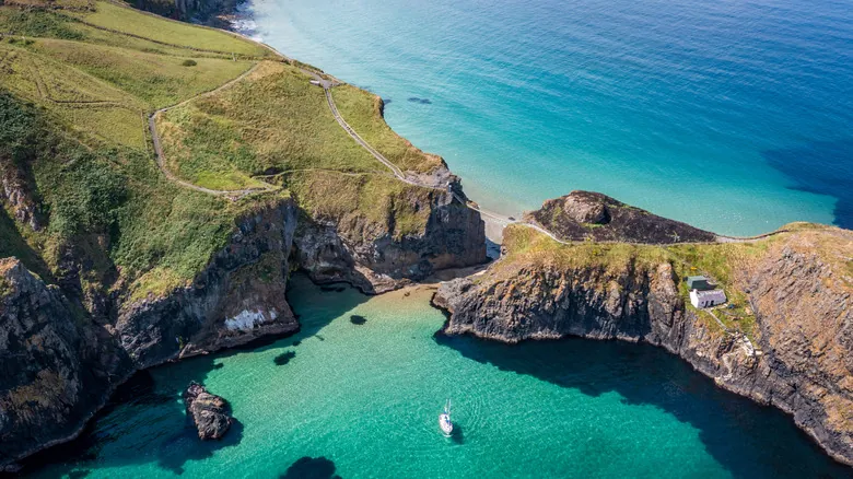 Evita Errores Comunes: Guía Esencial para Viajar por Irlanda y Maximizar tu Experiencia