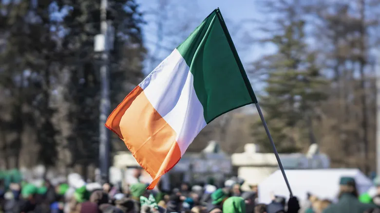 Evita Errores Comunes: Guía Esencial para Viajar por Irlanda y Maximizar tu Experiencia