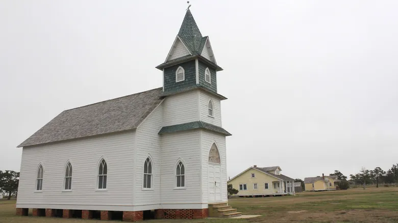 Explora Portsmouth: Un Viaje Imperecedero al Pueblo Fantasma Histórico de Carolina del Norte