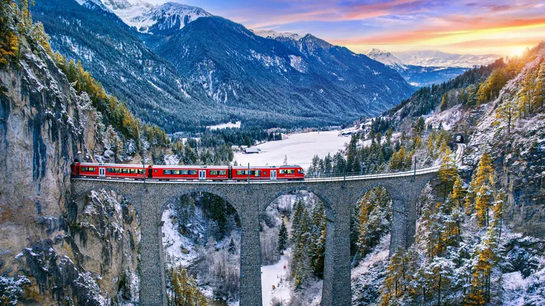 Explora Suiza: Los Mejores Viajes en Tren Panorámicos Según Rick Steves