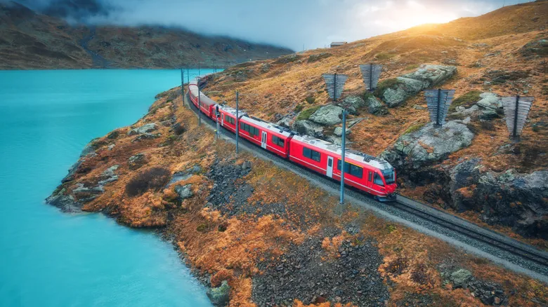 Explora Suiza: Los Mejores Viajes en Tren Panorámicos Según Rick Steves