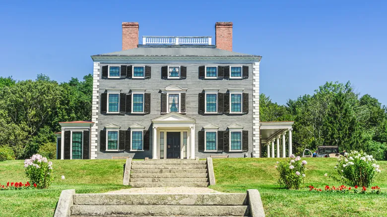 Explorando la Belleza Atemporal de las Casas de Estilo Colonial: Historia, Diseño y Características