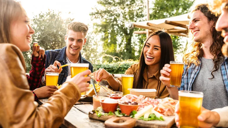 Explorando la Cultura Culinaria Alemana: Tradiciones, Curiosidades y la Ausencia de Hielo en Bebidas