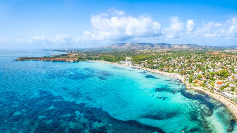 Fontane Bianche: Un Oasis de Aguas Cristalinas y Riqueza Histórica en Sicilia