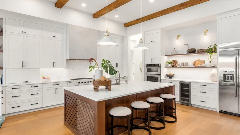 Gabinetes de Cocina Hasta el Techo: El Secreto de Diseño para un Look de Lujo y Mayor Amplitud