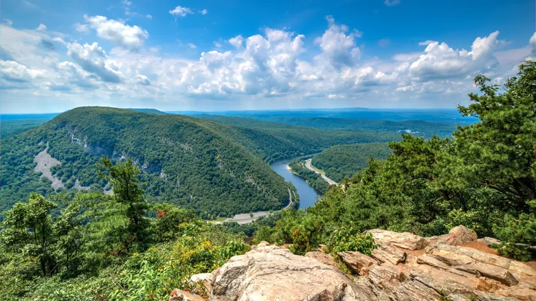 Guía Completa del Área Recreativa Nacional Delaware Water Gap: Naturaleza, Aventura e Historia