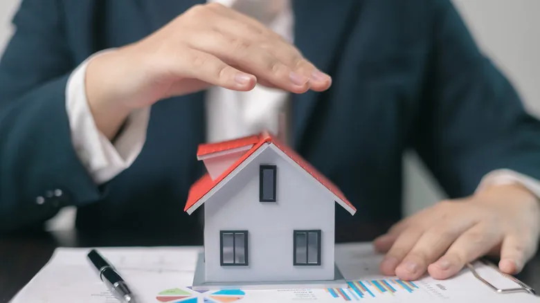Guía Completa: Exclusiones Comunes en tu Seguro de Hogar en Latinoamérica